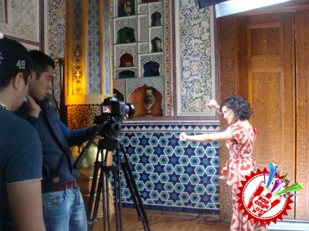 Нилуфар Усмонова чапани халқига бўлган меҳрини қўшиққа муҳрлади