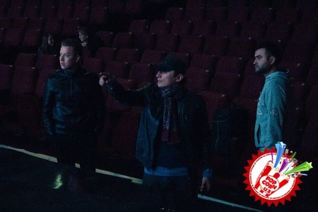 Эртага концерт дейдиган кун...хонанда тунгга қадар репетиция жараёнларини тўхтатмади