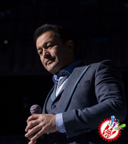 Шуҳрат Қаюмов яккаҳон концерт дастури учун профессионал даражада тайёргарлик кўрганининг гувоҳи бўлдик