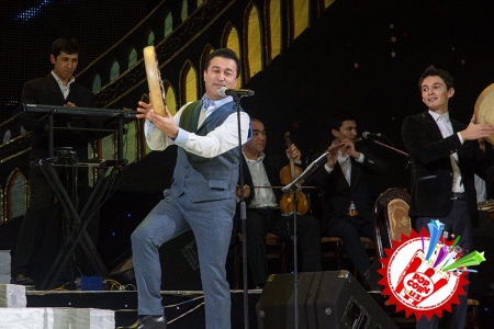 Шуҳрат Қаюмов яккаҳон концерт дастури учун профессионал даражада тайёргарлик кўрганининг гувоҳи бўлдик