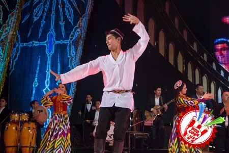 Шуҳрат Қаюмов яккаҳон концерт дастури учун профессионал даражада тайёргарлик кўрганининг гувоҳи бўлдик