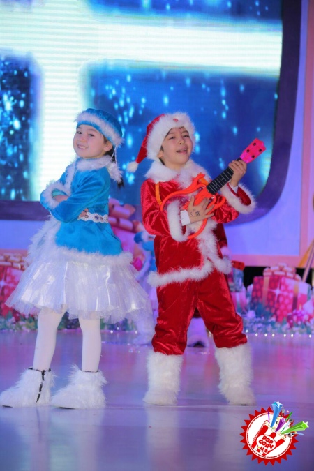 Янги йилга бағишланган дастурлар болаларга шодлик онларини тортиқ этди