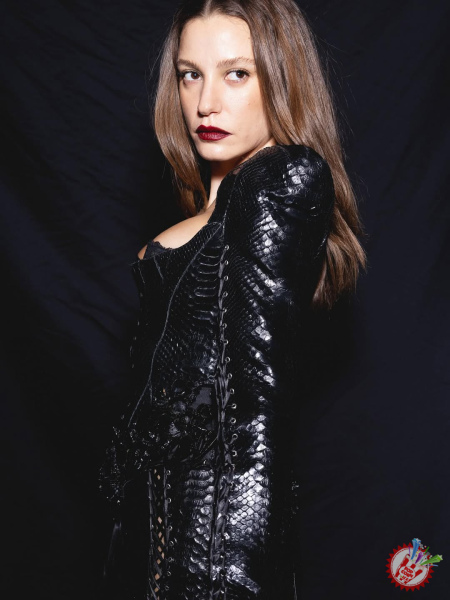 Serenay Sarikaya yana tomoshabinlar diqqat markazida